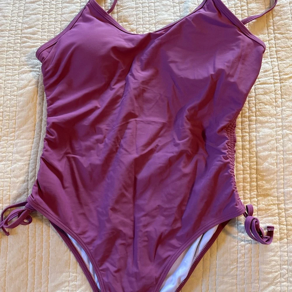 Women’s Amazon Basics One Piece Swimsuit in Purple size Large